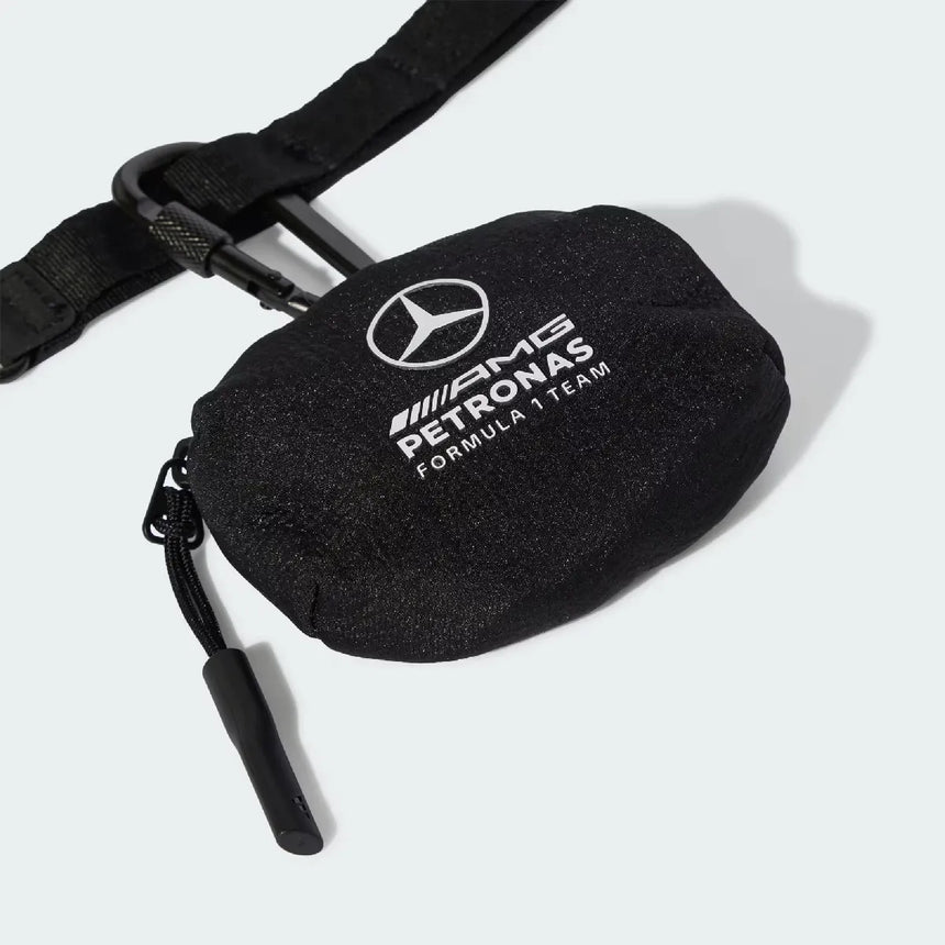 MERCEDES_-_AMG_PETRONAS_FORMULA_1_ENGINEERS_and_MARKETING_LANYARD_Black_KF1772_42_detail-web-use.webp