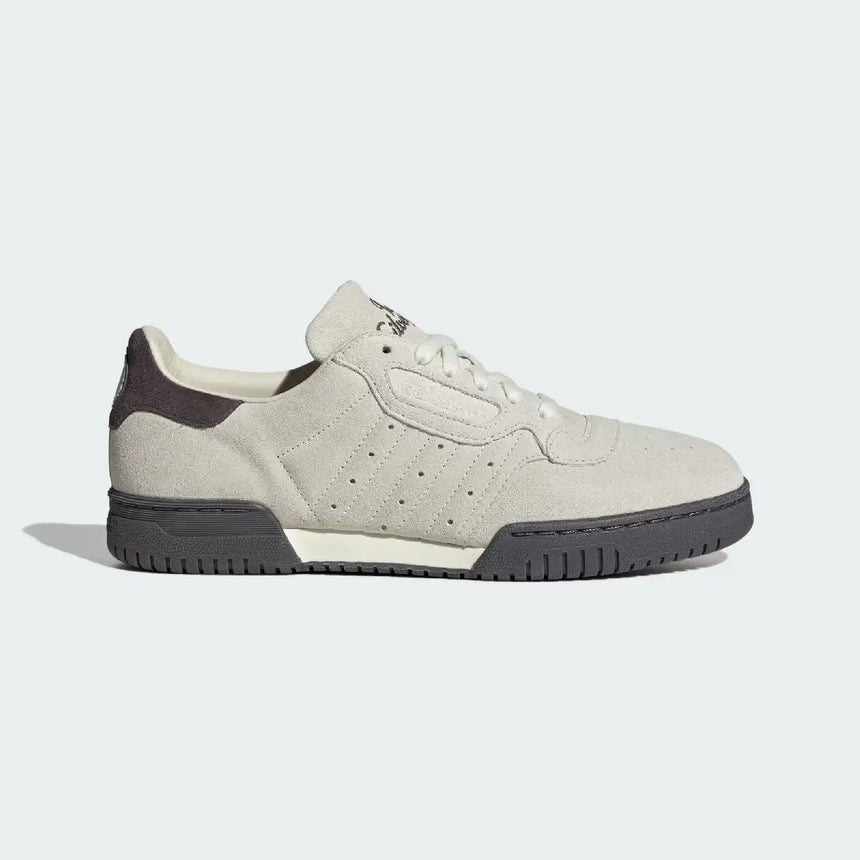 Zapatos Mercedes adidas Powerphase, blancos