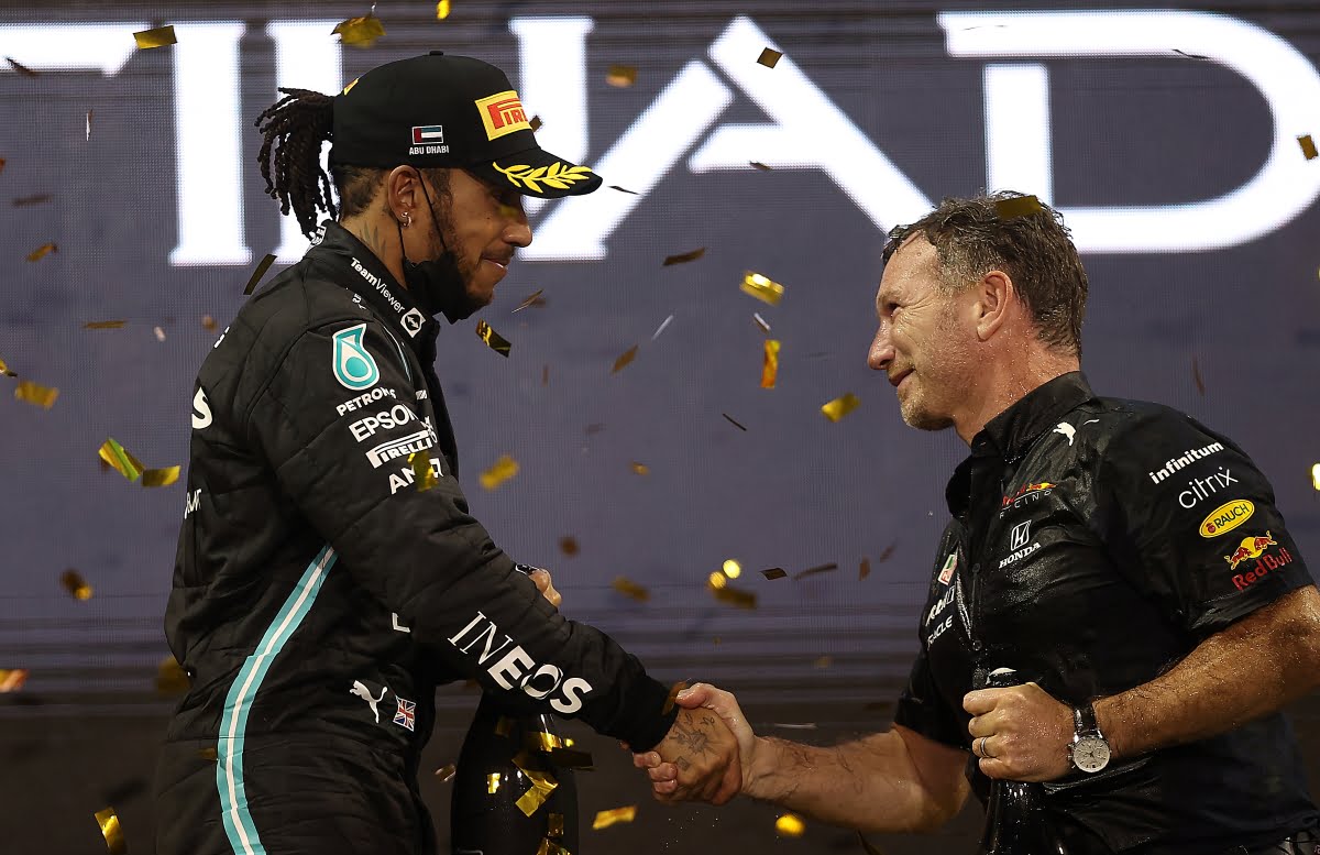 Horner: “Hamilton se ve bien en rojo, ¡y eso también es bueno para la F1!”
