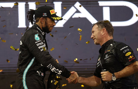 Horner: “Hamilton se ve bien en rojo, ¡y eso también es bueno para la F1!”