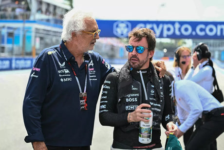 Alonso celebra el avance de Aston Martin en Hungría