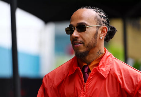 Hamilton critica la estrategia tardía de Ferrari en la clasificación