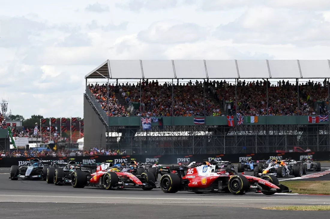 Mercedes y Ferrari lideran los primeros entrenamientos en España
