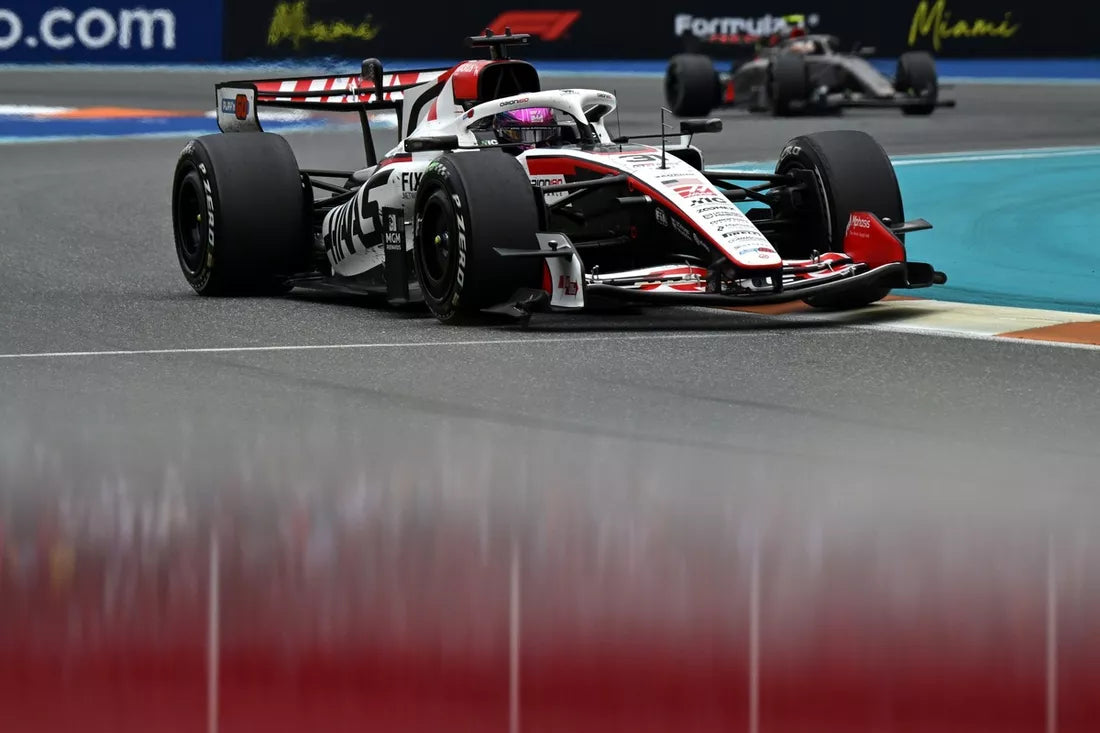 Haas sufre doble abandono por fallos técnicos