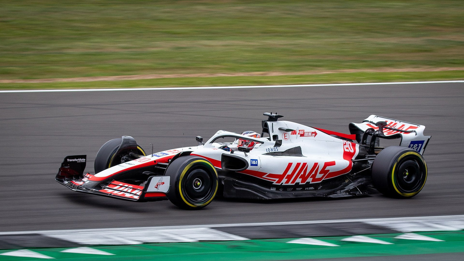 ¡Increíble regreso! Grosjean vuelve a pilotar un F1 de Haas