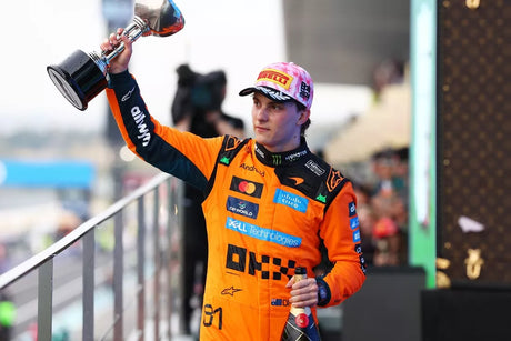 Hamilton pierde posiciones por obstaculizar a Piastri