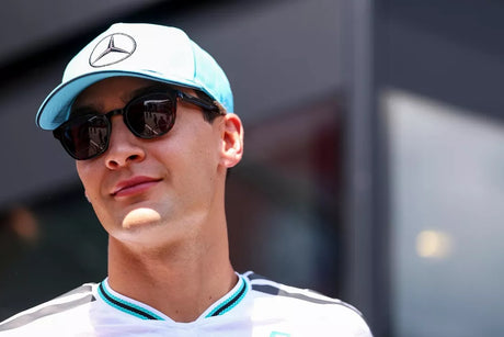 Russell logra la pole tras sanciones a Sainz y Pérez