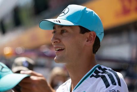 Russell gana en Bakú tras batalla con Verstappen