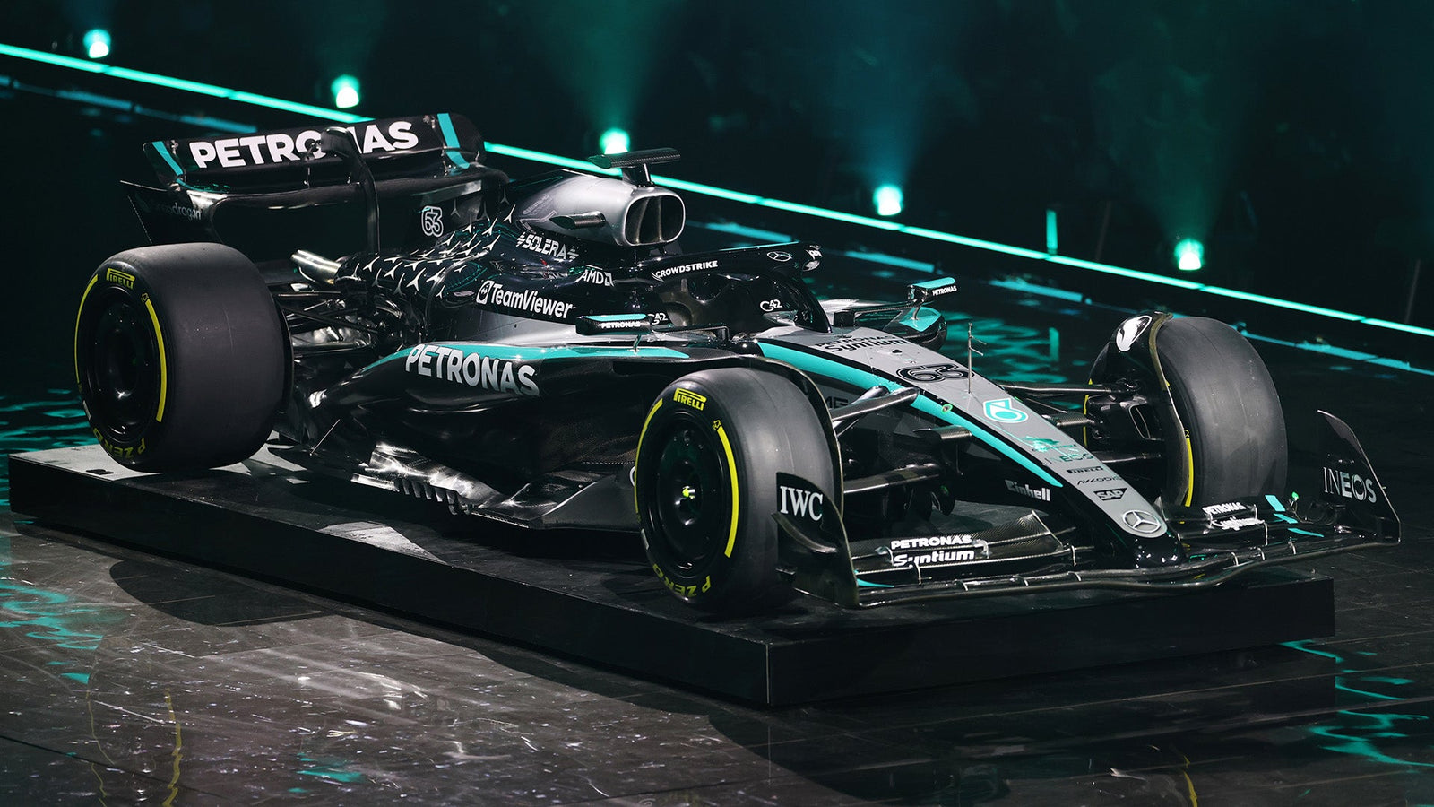 ¡El sorprendente fichaje de Hamilton por Ferrari salvó a Wolff!