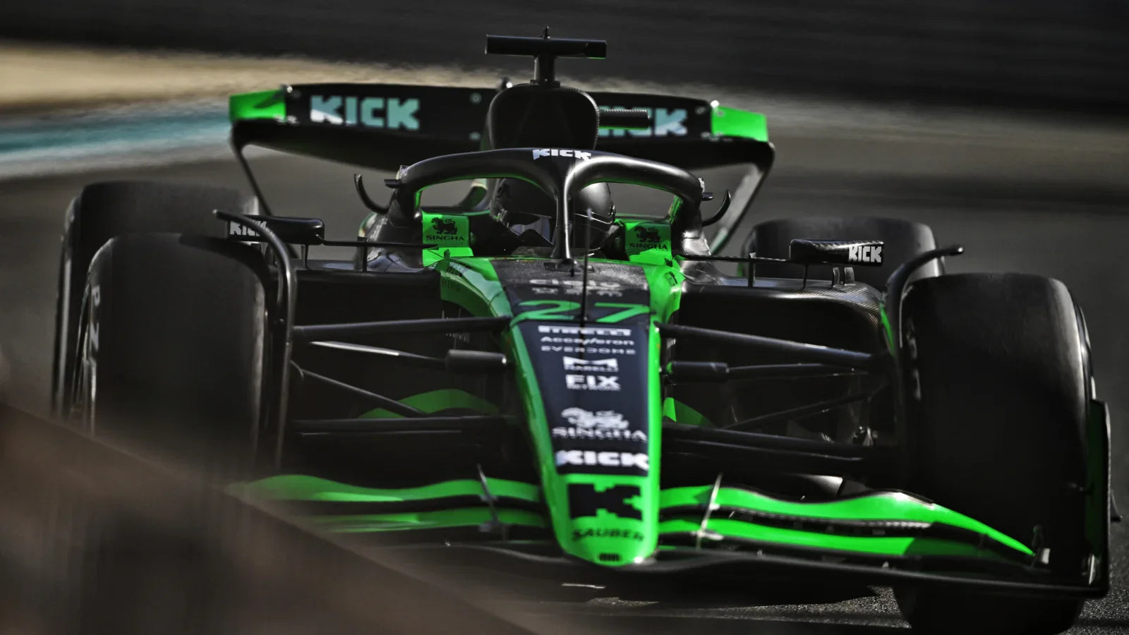 ¡Descubre por qué Zhou conquistó a la F1 como piloto reserva!