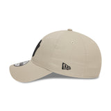 Gorra de los Yankees de Nueva York, logo negro, New Era, 9TWENTY, esencial, beige