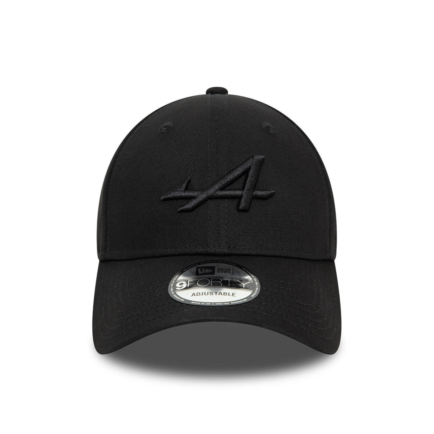 Gorra Alpine, en relieve. New Era, 9FORTY, negra