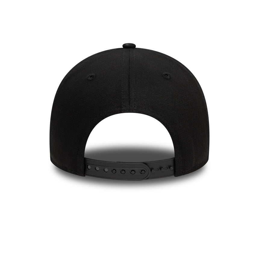 Gorra Alpine, en relieve. New Era, 9FORTY, negra