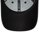 Gorra Alpine, en relieve. New Era, 9FORTY, negra
